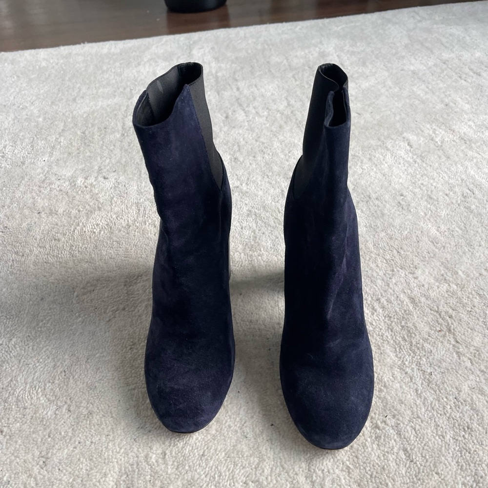 Elegant Women's Black Suede Boots
